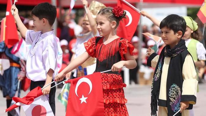 Bugün 23 Nisan! Çocukluğunuza dair en çok özlediğiniz şey nedir?