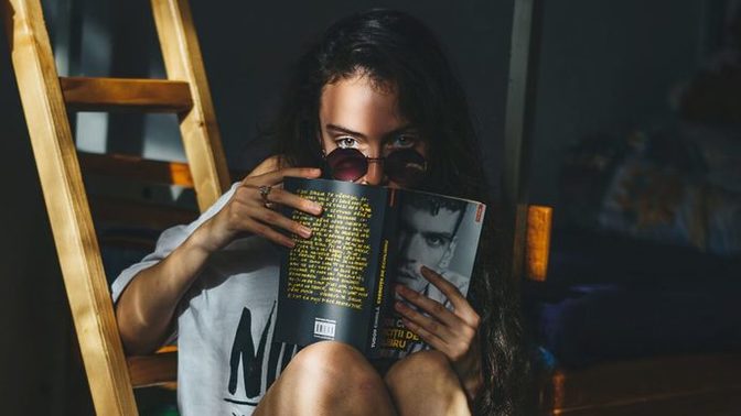 Yeni bir insan tanımak mı, yeni bir kitaba başlamak mı?