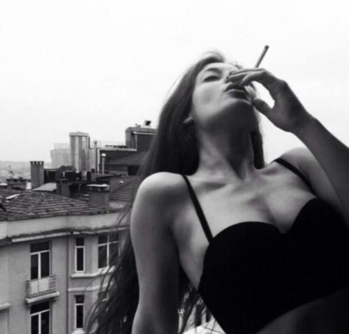 Sen bak kendi derdineee sanaa neee sana neeeee💅
