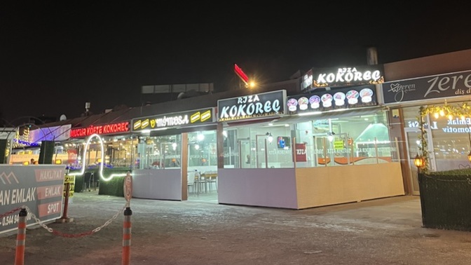 Bu saatte kokoreç yer misiniz?