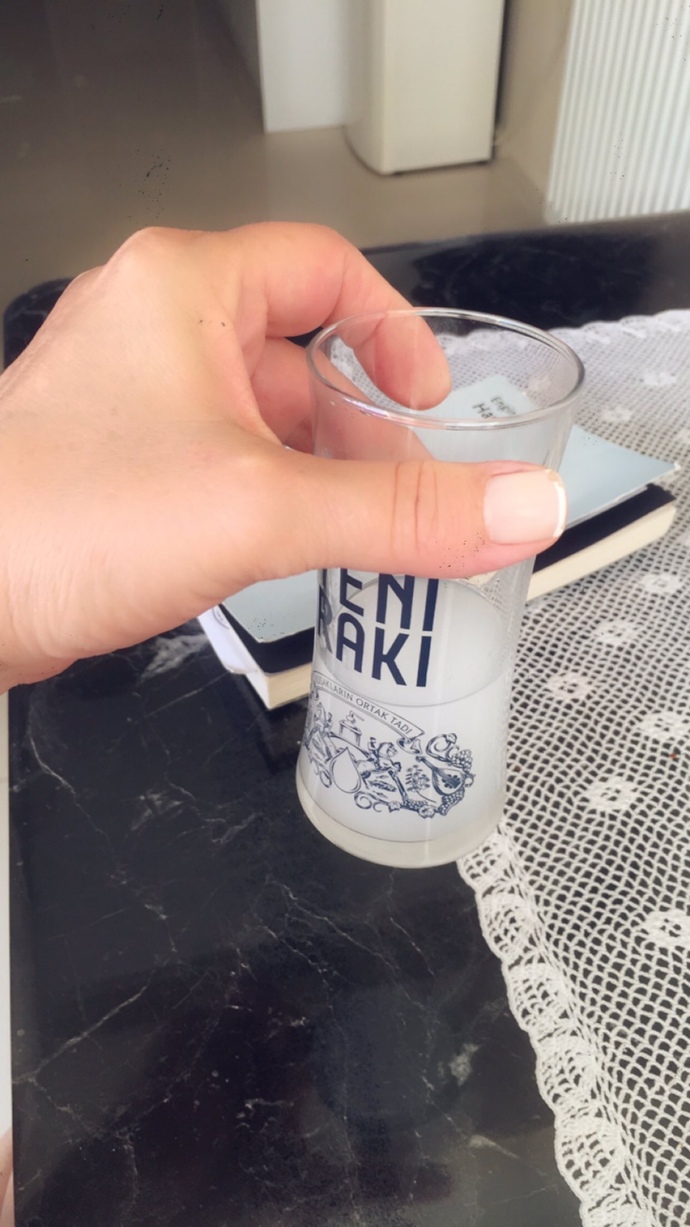 Kocanız her hafta arkadaşlarını eve toplayıp içki içseydi sorun edermiydiniz?