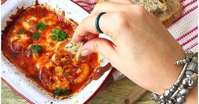 Sulu yemeklere ekmek banıp yiyenler burada mı?