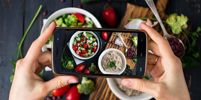 Sürekli yediklerinin içtiklerinin fotoğrafını çekmek