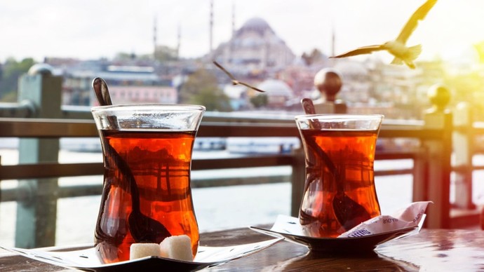 Muhabbetin içeceği çay mıdır kahve mi?