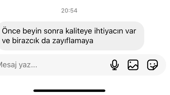 Eski flörtüm bu mesajı atmıştı, şimdi affetmemi istiyor. Ne demeliyim?