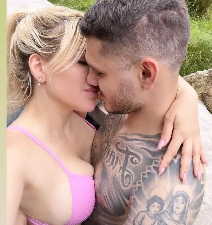 Icardi, eşi Wanda Nara ile öpüştüğü videoyu sosyal medya hesabından paylaştı. Bunu yapması uygunsuz mu sizce?