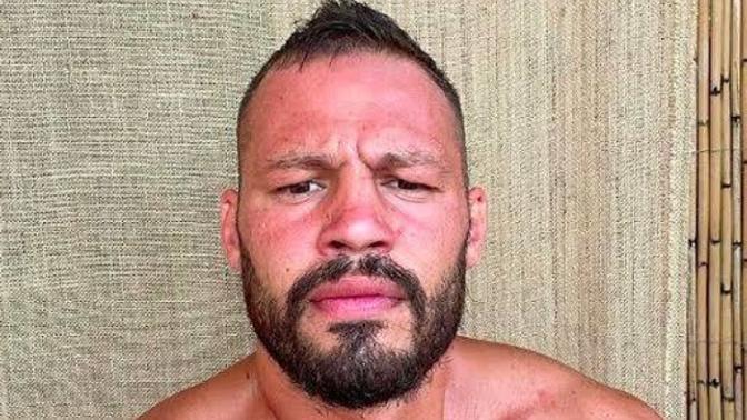 Bence Atakan Arslanı çok abartıyorlar maçları hep şike yok herkezi dövermiş falan sokaktaki normal bi boksör bile yer onu sizce?