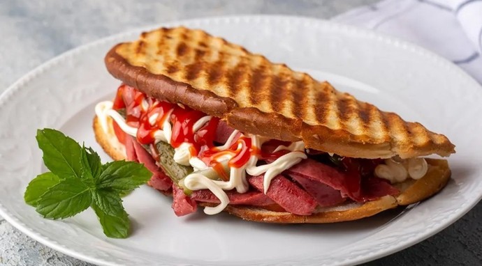 Tost arasına ketçap, mayonez sıkar mısınız?
