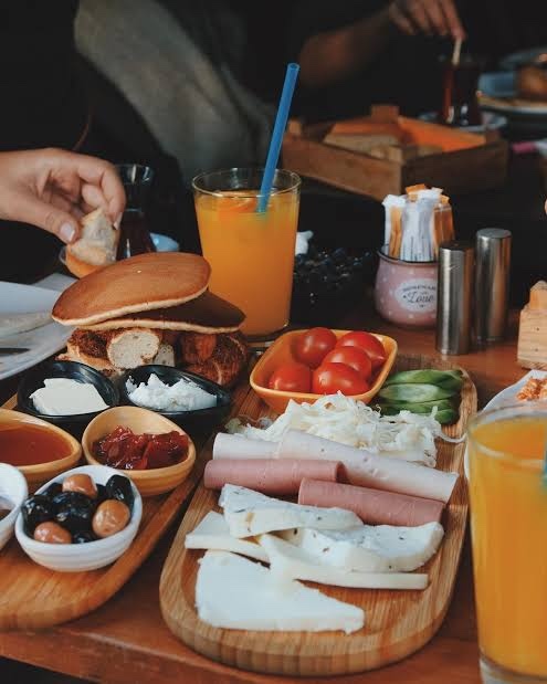 Kahvaltı ilk buluşma için iyi fikir mi?