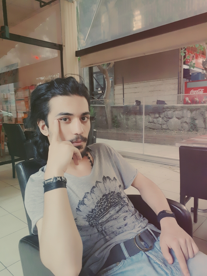 Yakışıklılık mı yoksa karizma mı?