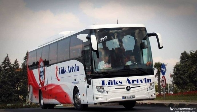 Yakışıklılık mı yoksa karizma mı?