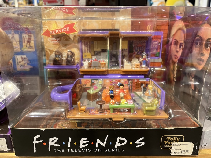 Friends dizisini izleyen var mı? Aşağıdaki oyuncak diziyle aynı mı?