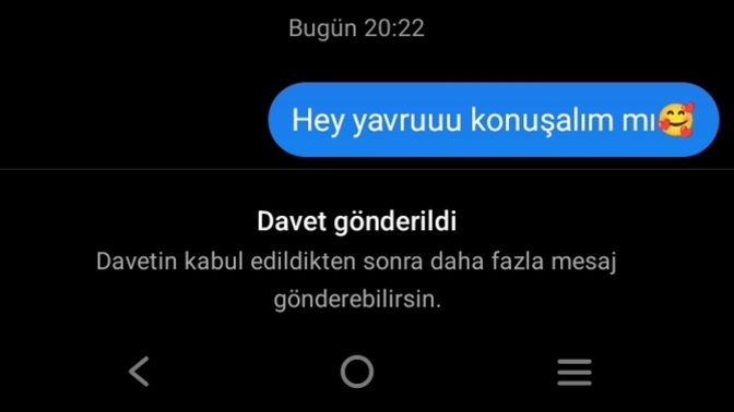 Bir erkeğe böyle yürümenin kadınca anlamı nedir sizce?
