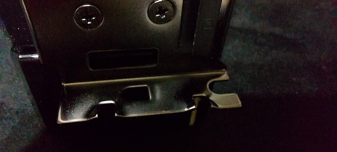 Ekran kartının tutaş plakaları çok sıkmamdan dolayı dışarı doğru bükülmüş ne yapmalıyım?