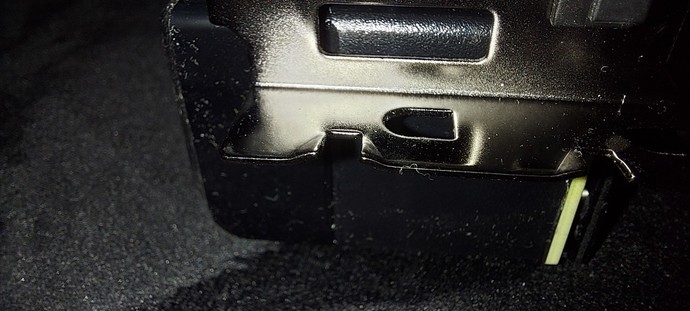 Ekran kartının tutaş plakaları çok sıkmamdan dolayı dışarı doğru bükülmüş ne yapmalıyım?
