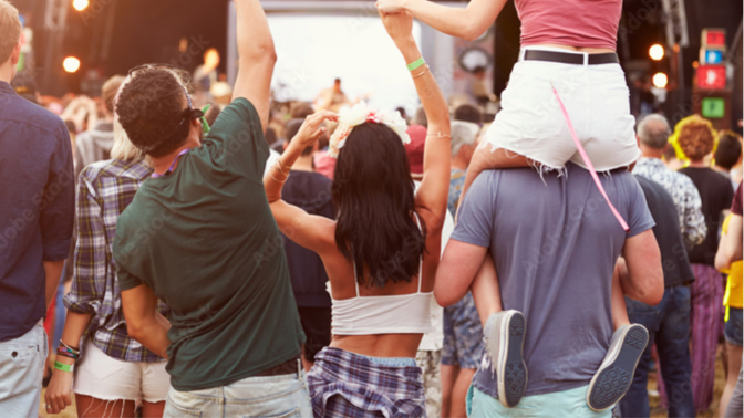 Konserlerde erkeklerin omzuna binilmesi zorunlu hale getirilmeli midir?