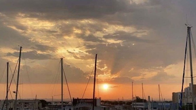 İnsanlara yansımanız genellikle nasıl olur, gündoğumu gibi mi, günbatımı gibi mi yansırsınız etrafınıza?