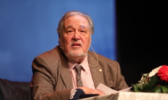 İlber hoca Rusça zor dildir demiş, ya sizce?