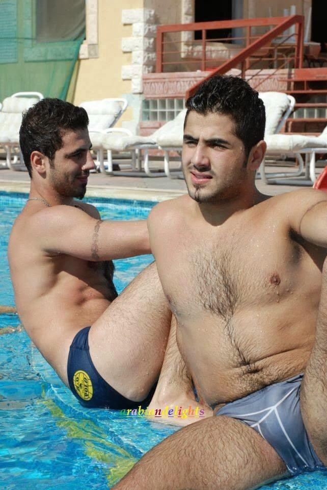 Kızlar, havuzda/plajda erkeklerin slip mayo giymesi iticimidir?