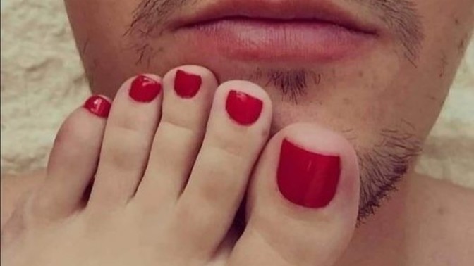 Sizce ayakta hangi renk oje daha güzel duruyor?