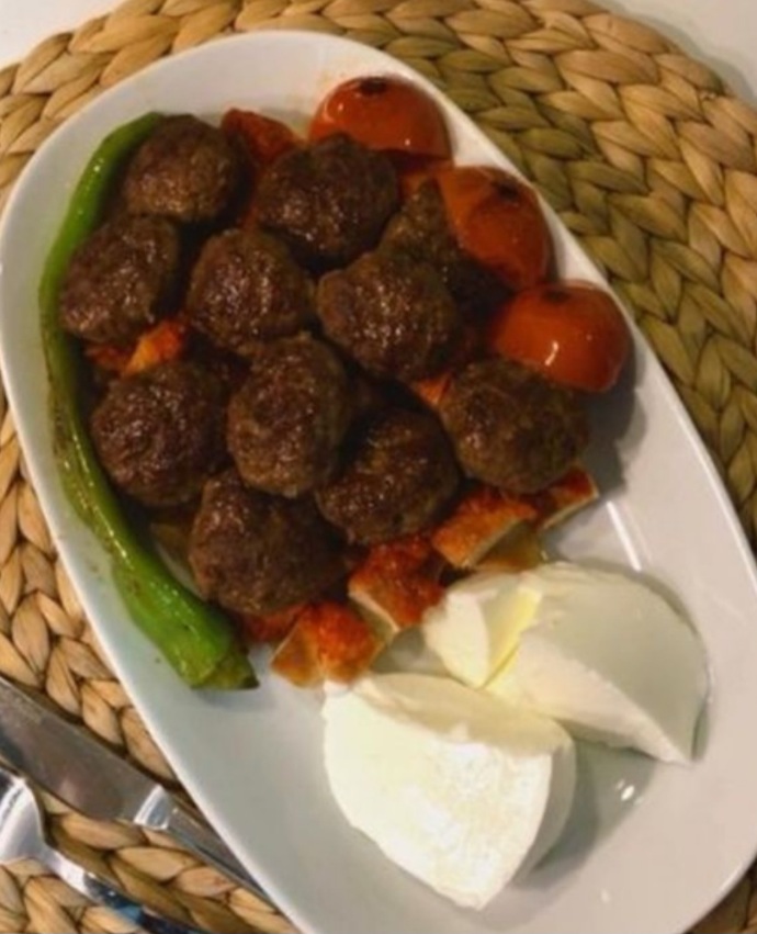 Sevgiliniz size köfteli pide yapsa yer miydiniz?
