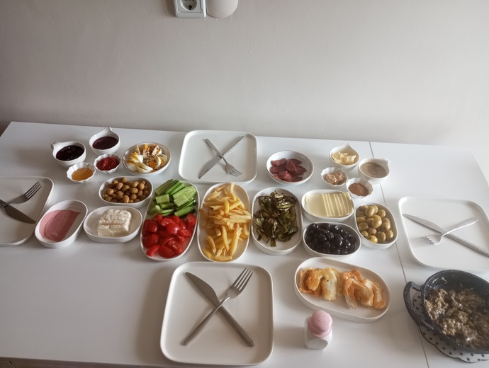 Akşam yemeğinde kahvaltı türü yer misiniz?