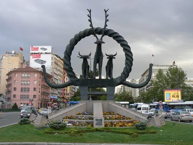 Ankara  Büyükşehir belediyesinin yaptığı amblem değişikliği hakkında ne düşünüyorsunuz?