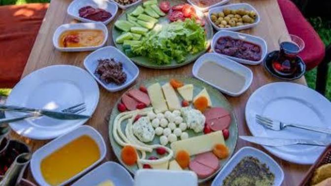 Sabahları beni türkü çağırarak uyandırıp köy kahvaltısı hazırlayacak sevgiliyi nerede bulabilirim?