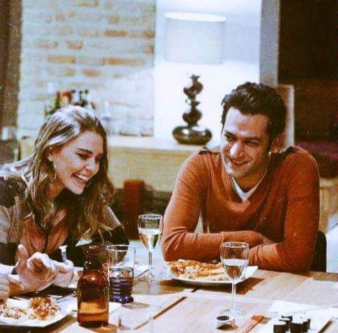 Bizim mahallede senin gülüşüne ihtilal derlerdi🖤