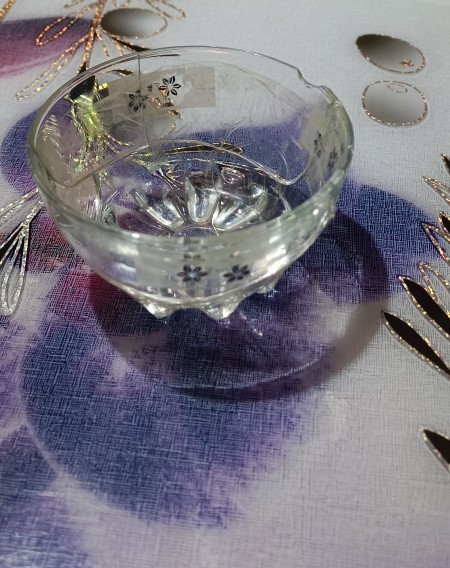 Arkadaşlar, kase kırıldı da böyle bantladım, annem anlamaz dimi?