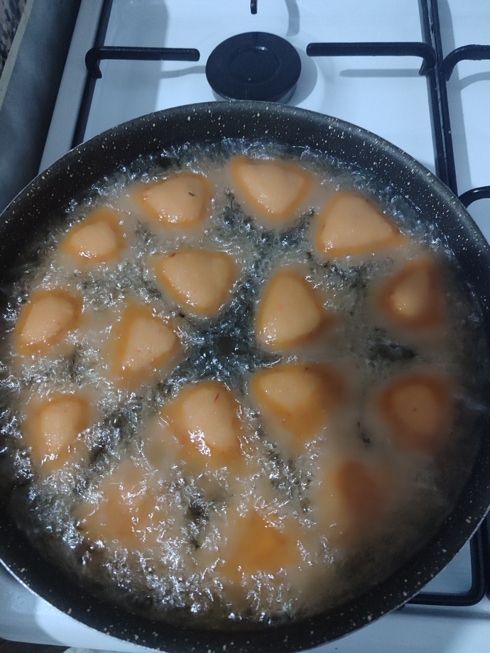 İçli köfteyi haşlama mı seversiniz kızartma mı?