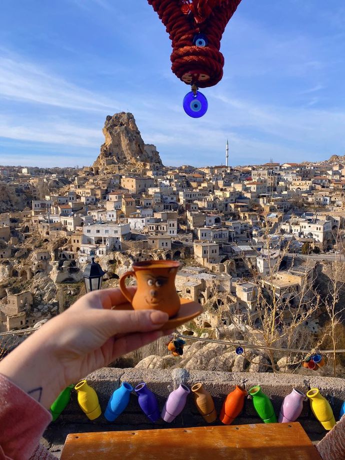 Seninle gezmediğim bir sokak var içimde, Seninle gitmediğim bir yolculuk var daha,🦋
