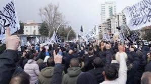 İstanbul’da meydanlar şeriatçı , hilafetçi örgütlere açık.. İşçilere, sendikalara kapalı Neden?