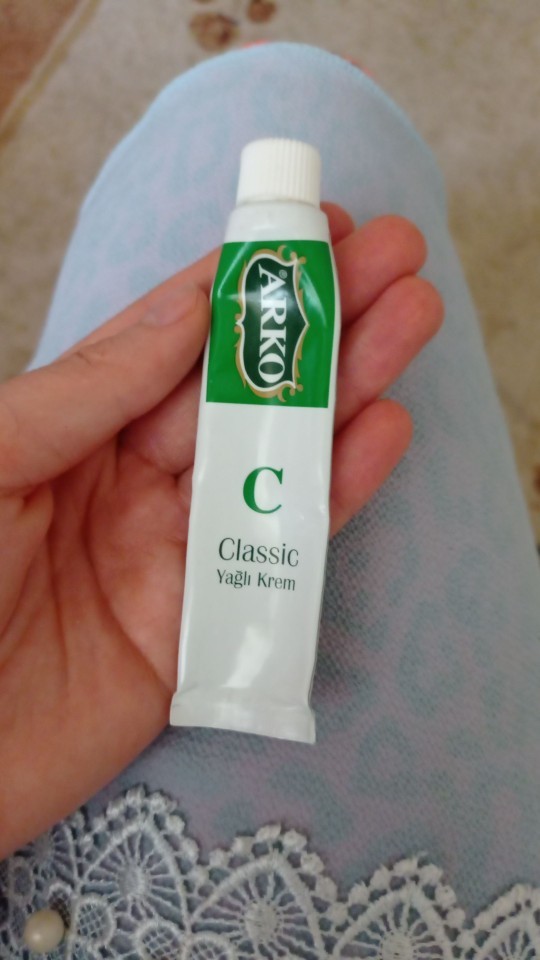 Bu kremi kullanan özelikle yüzüne süren var mı bir zararı var mı yüzüme sürebilir miyim?