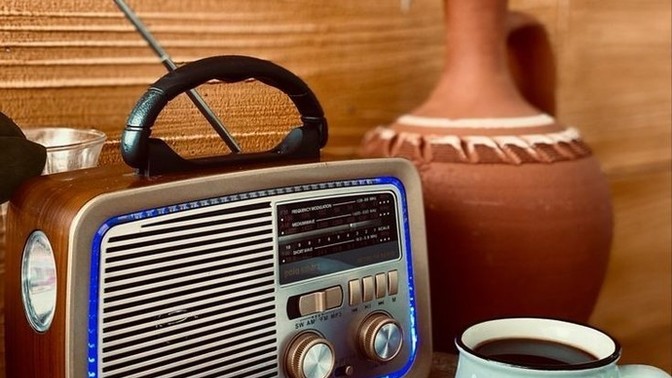 Sabah sabah radyoda istek üzerine hangi şarkının çalmasını istersiniz?