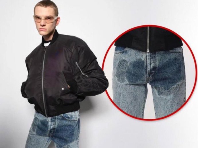 Yeni çıkan ‘idrar lekeli’ görünümlü pantolonlar, 800 $’dan (26 bin TL) satılmaya başlandı. Bu nasıl moda, bunu giyen var mıdır?