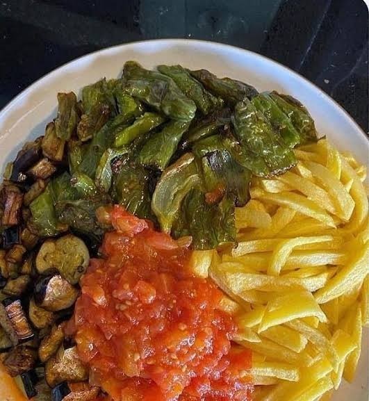 Kızartma, sarımsaklı yoğurtlu mu, sarımsaksız mı olmalı?