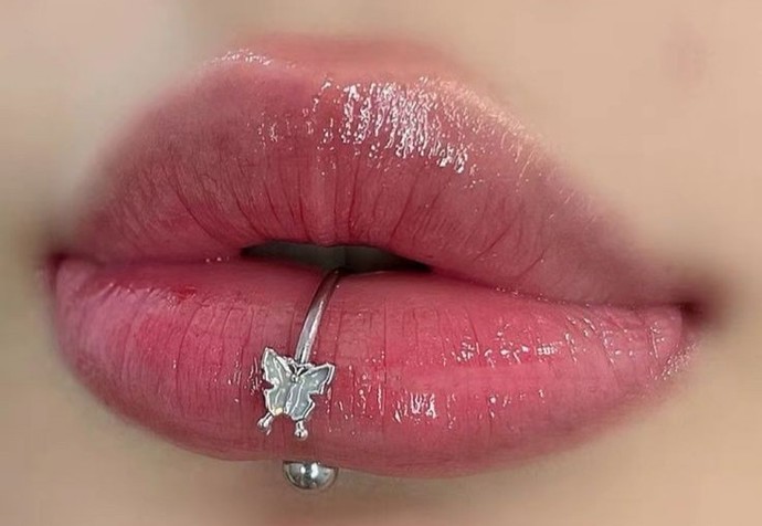 Dudak piercingi sizce nasıl duruyor?