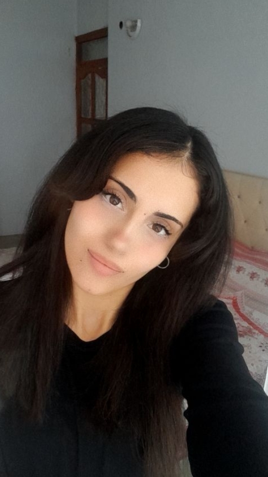Kızlar, YüzYüz hatlarım erkek gibi geliyor ve kafama çok takıyorum? yardım edermisiniz?