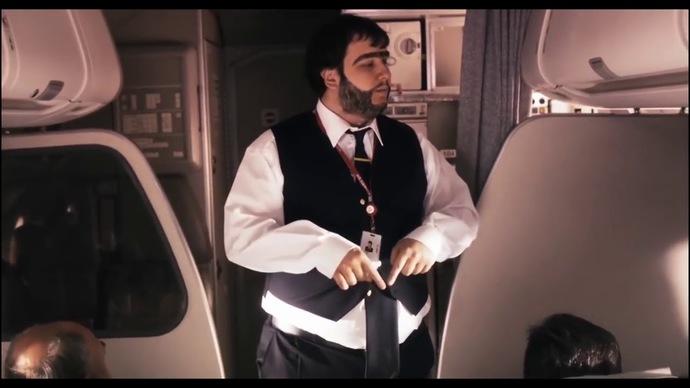 Pilot alt komşumuzdan hoşlanıyorum. Ona nasıl açılmalıyım?