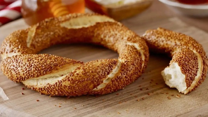 Senin için kahvaltının vazgeçilmezi açma mı yoksa simit mi?
