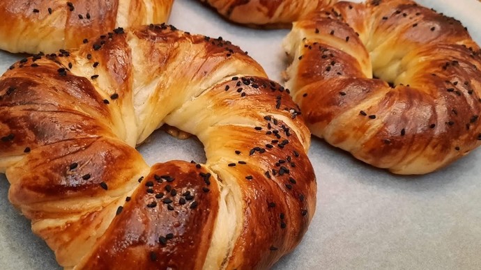 Senin için kahvaltının vazgeçilmezi açma mı yoksa simit mi?