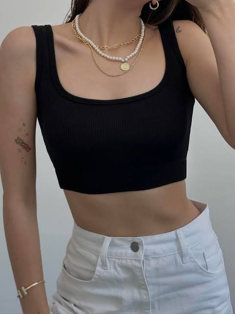 Sizce crop, mini etek vs gibi kıyafetleri sadece fiziği güzel kadınlar mı giymeli?