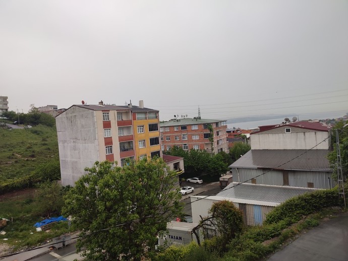 Balkon veya pencereden anlık görüntü olsaydınız nasıl bir manzara görmüş olurdum?