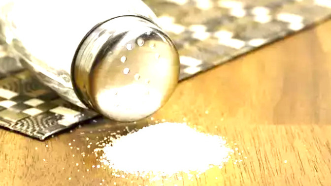 Cebe bir miktar tuz koymak negatif enerjiyi alır mı?