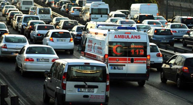 Ambulansa yol vermeyenler hakkında ne düşüyorsunuz?