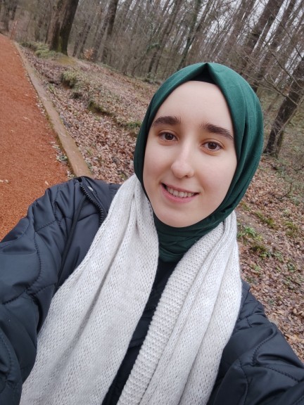 Çirkin bir kız sizden hoşlandığını söylese bir şans verir miydiniz?
