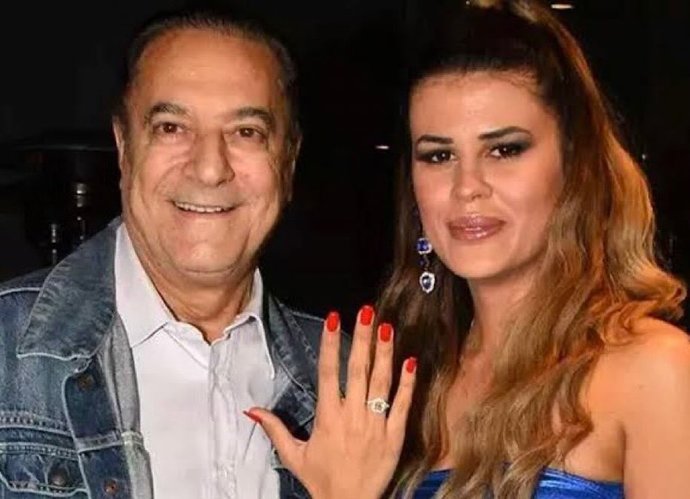 Ünlü sunucu Mehmet Ali Erbil ve 26 yaşındaki sevgilisi Gülseren Ceylan, Yeniköydeki evlerinde dini nikah kıydı. Ne Düşünüyorsunuz?