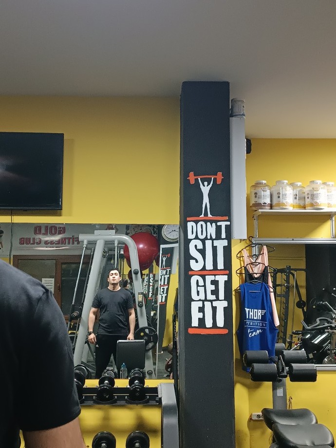 Acaba tesettürlü bir kız bana bakarmi?