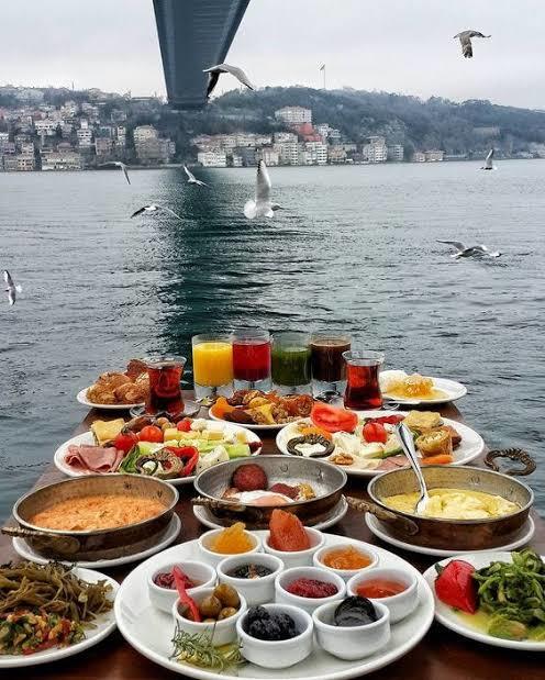 Pazar kahvaltısı için deniz kenarını tercih eder miydiniz?